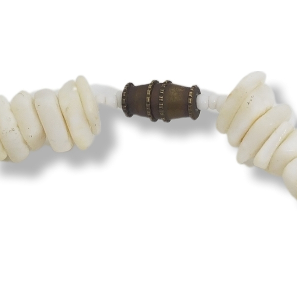 VINTAGE 70s CLASSIC WHITE PUKA SHELL NECKLACE WITH BARREL CLASP CLOSURE - Picture 6 of 6